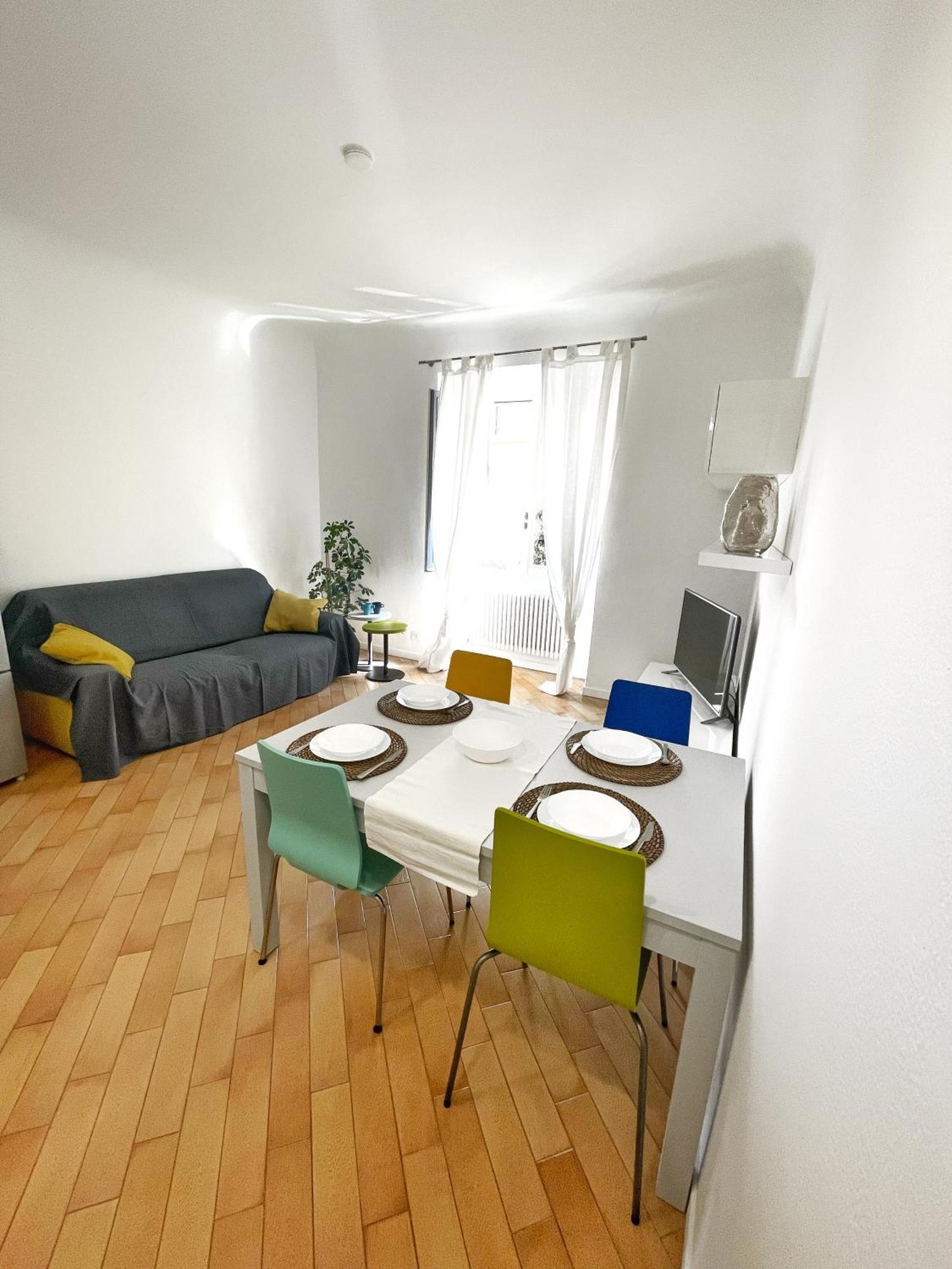 Ampio E Accogliente Bilocale - Fara 1, Porta Nuova Apartamento Milão Exterior foto
